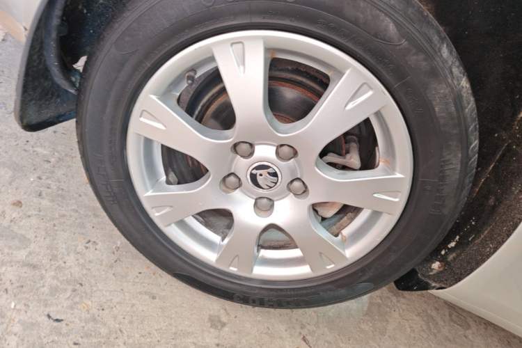 Used Skoda Octavia 2014 1.6L Automatic Yijie Edition Right Rear Wheel Hub