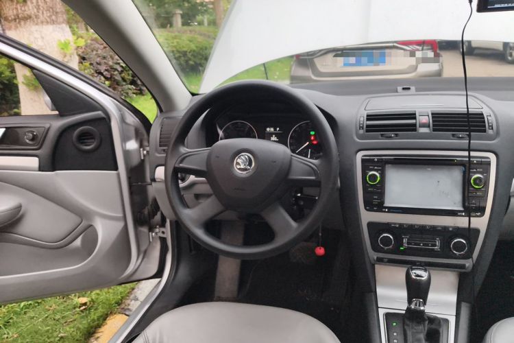 Used Skoda Octavia 2014 1.6L Automatic Yijun Edition Steering Wheel