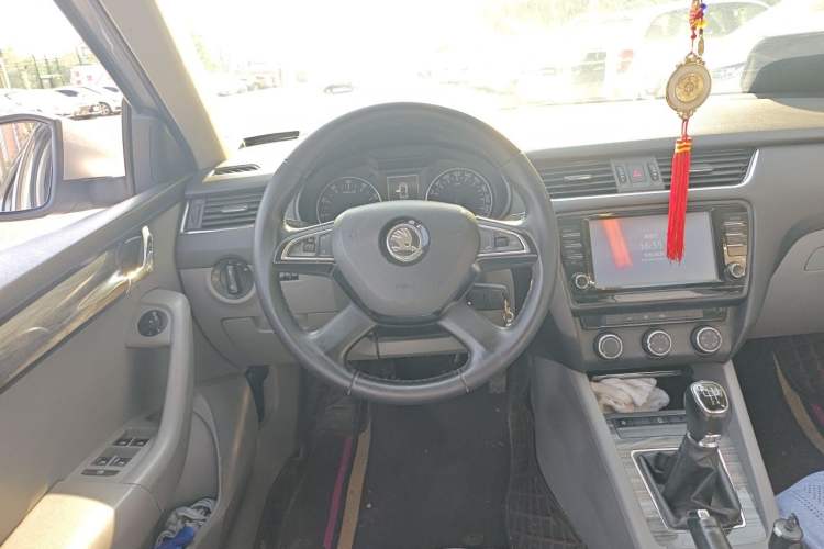 Used Skoda Octavia 2014 1.6L Manual Yijie Edition Steering Wheel