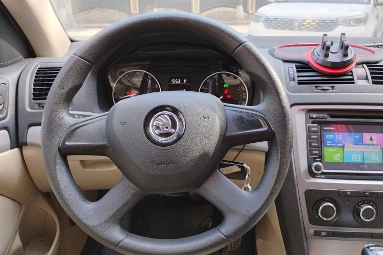 Used Skoda Octavia 2014 1.6L Automatic Yijie Edition Steering Wheel