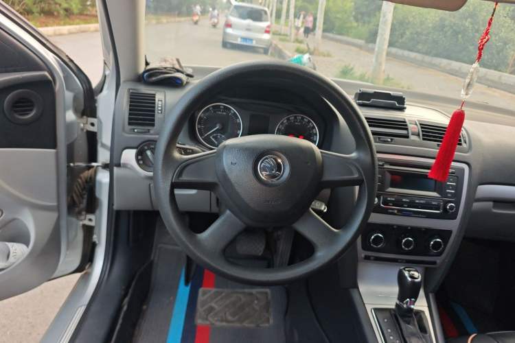 Used Skoda Octavia 2014 1.6L Automatic Yijie Edition Steering Wheel