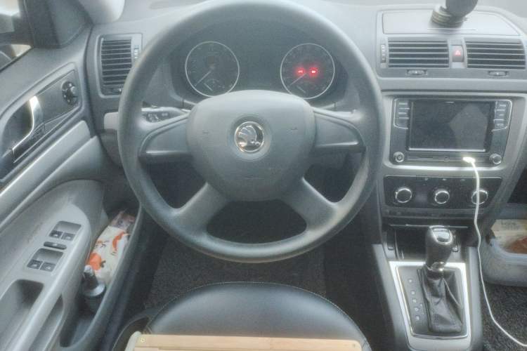 Used Skoda Octavia 2014 1.6L Automatic Yijie Edition Steering Wheel