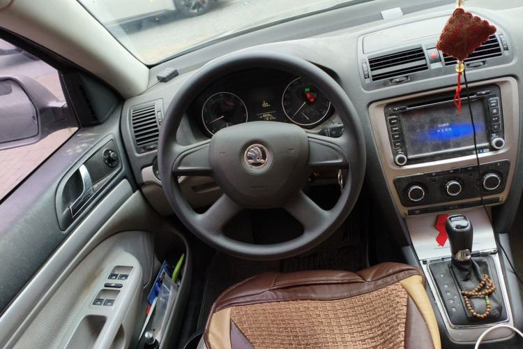 Used Skoda Octavia 2014 1.6L Automatic Yijie Edition Steering Wheel