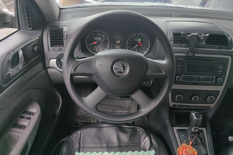 Used Skoda Octavia 2014 1.6L Automatic Yijie Edition Steering Wheel