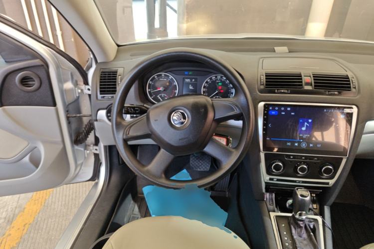 Used Skoda Octavia 2014 1.6L Automatic Yijie Edition Steering Wheel