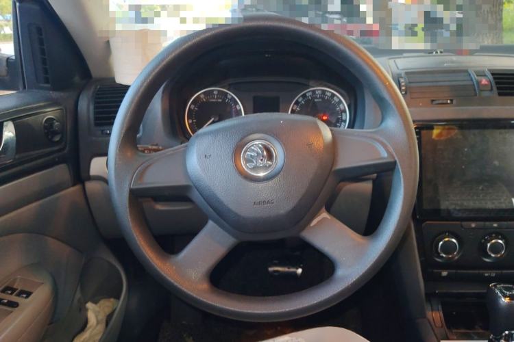 Used Skoda Octavia 2014 1.6L Automatic Yijie Edition Steering Wheel