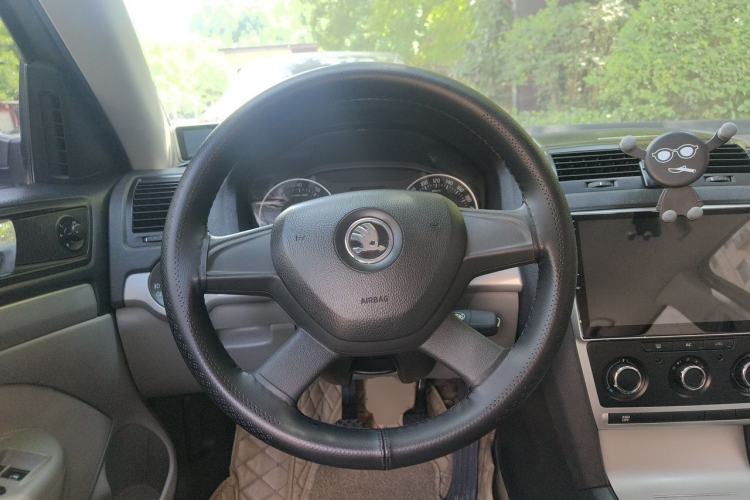 Used Skoda Octavia 2014 1.6L Manual Eado Edition Steering Wheel