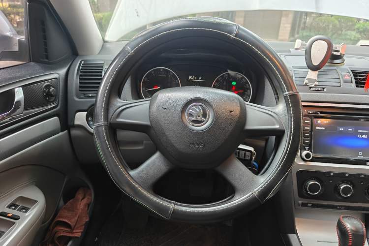 Used Skoda Octavia 2014 1.6L Automatic Yijie Edition Steering Wheel