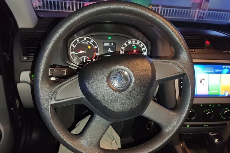 Used Skoda Octavia 2014 1.6L Automatic Yijie Edition Steering Wheel