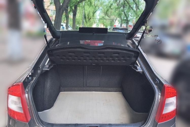 Used Skoda Octavia 2014 1.6L Manual Yijun Edition Trunk
