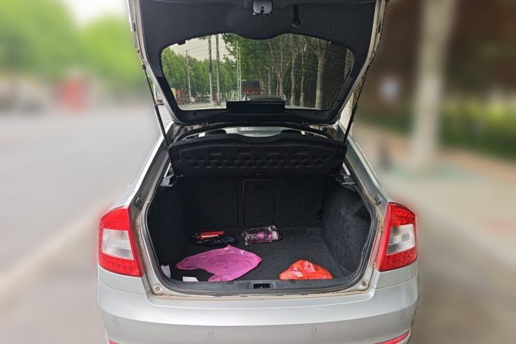Used Skoda Octavia 2014 1.6L Automatic Yijun Edition Trunk