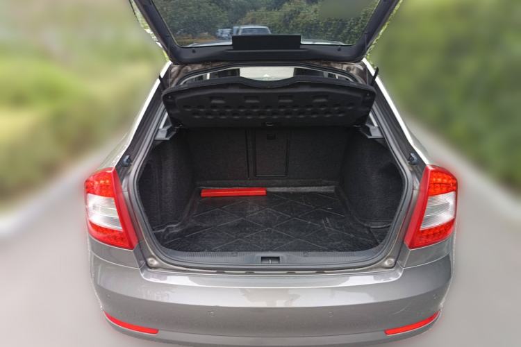 Used Skoda Octavia 2014 1.6L Automatic Yijun Edition Trunk