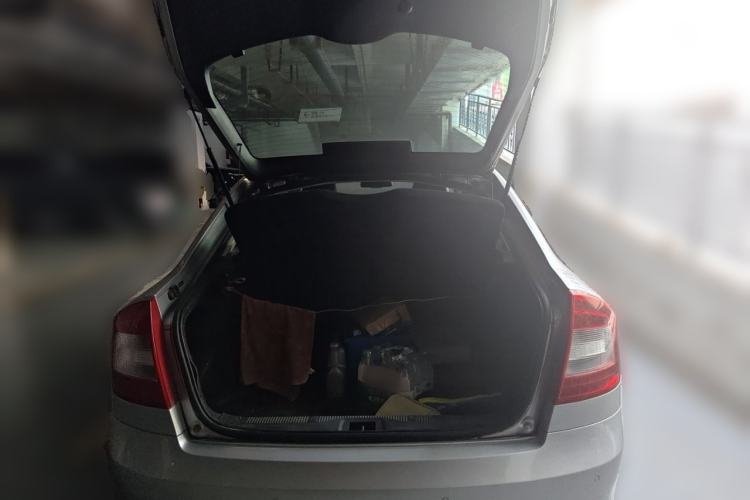 Used Skoda Octavia 2014 1.6L Automatic Yijie Edition Trunk