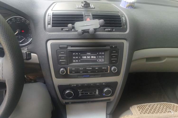 Used Skoda Octavia 2014 1.6L Manual Yijun Edition Audio And AC Panel