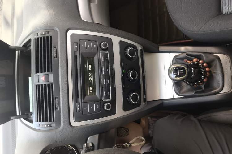 Used Skoda Octavia 2014 1.6L Manual Yijie Edition Audio And AC Panel