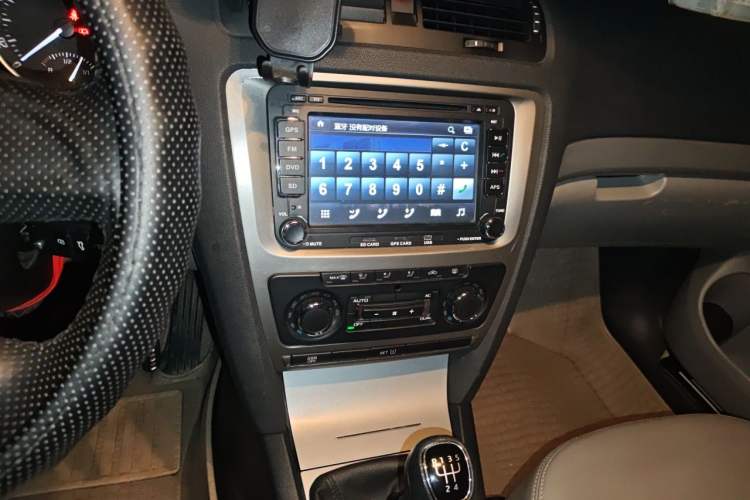 Used Skoda Octavia 2014 1.6L Manual Yijun Edition Audio And AC Panel
