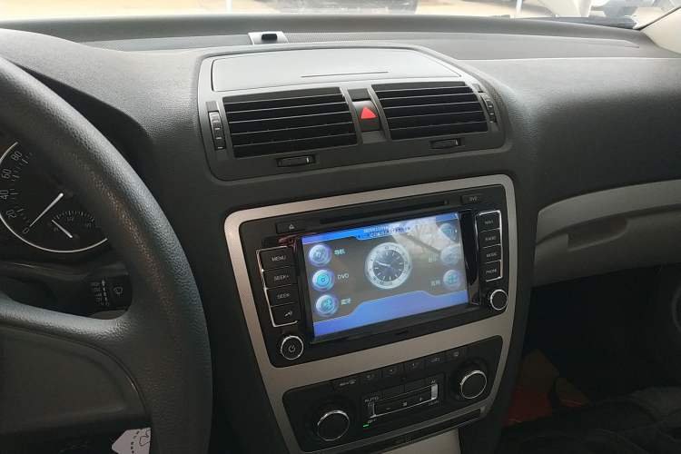 Used Skoda Octavia 2014 1.4TSI DSG Yijun Edition Audio And AC Panel