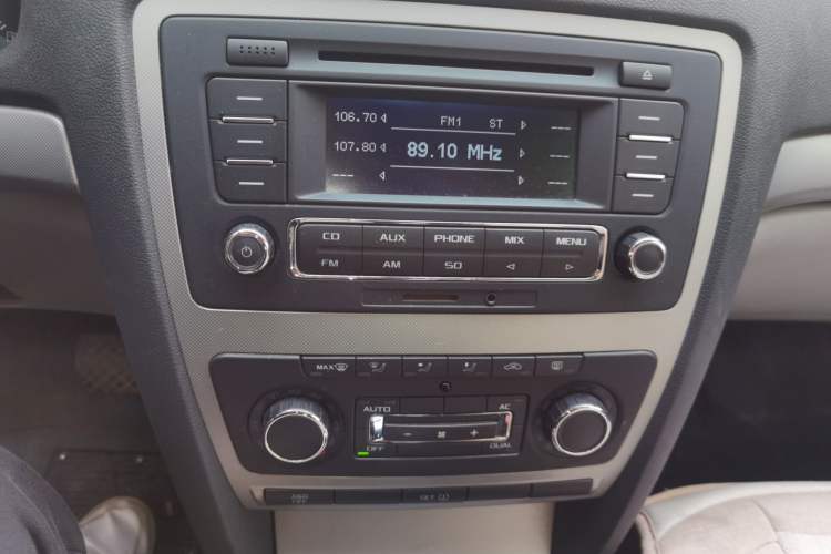 Used Skoda Octavia 2014 1.6L Automatic Yijun Edition Audio And AC Panel
