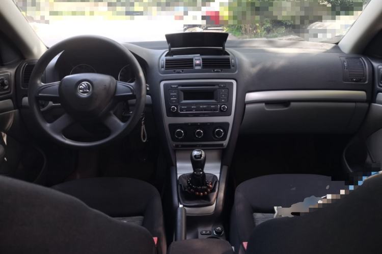 Used Skoda Octavia 2014 1.6L Manual Yijie Edition Center Console