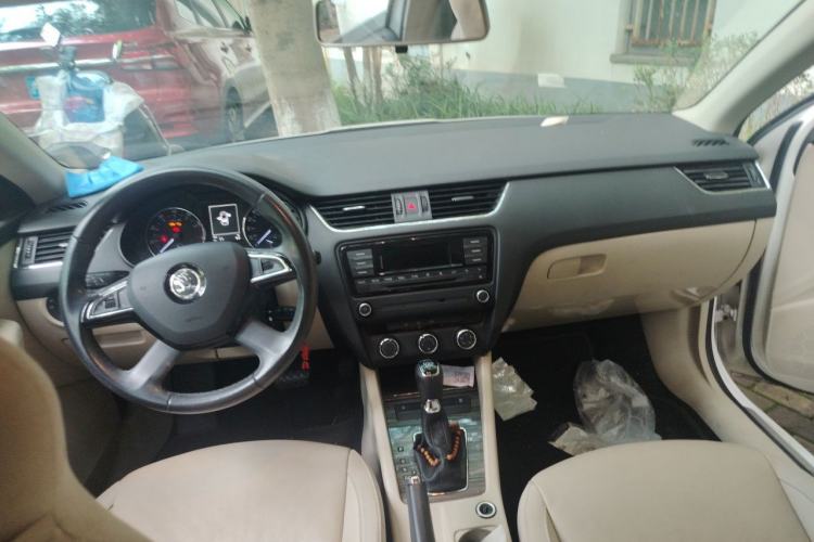Used Skoda Octavia 2014 1.4TSI DSG Eado Edition Center Console