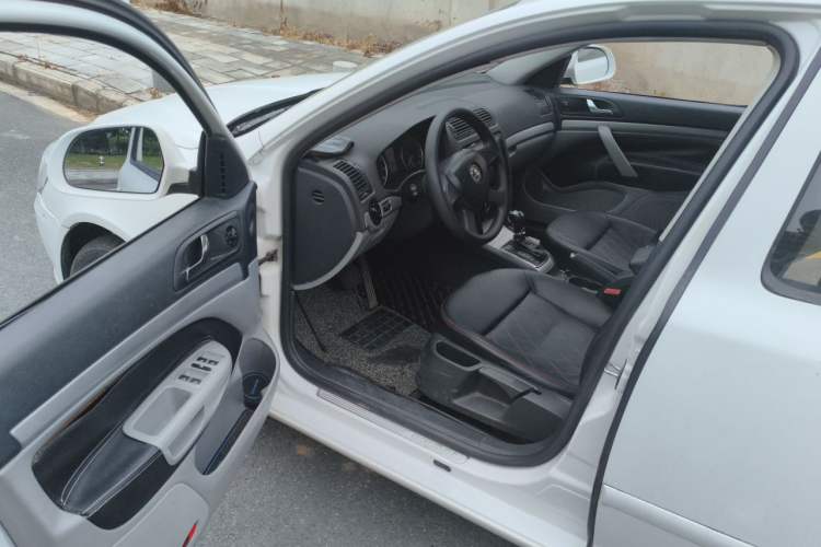 Used Skoda Octavia 2014 1.6L Automatic Yijie Edition Driver Seat
