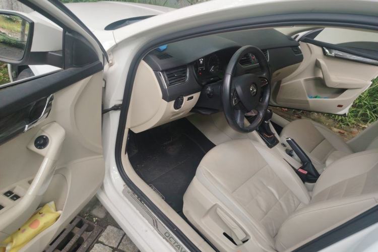 Used Skoda Octavia 2014 1.4TSI DSG Eado Edition Driver Seat