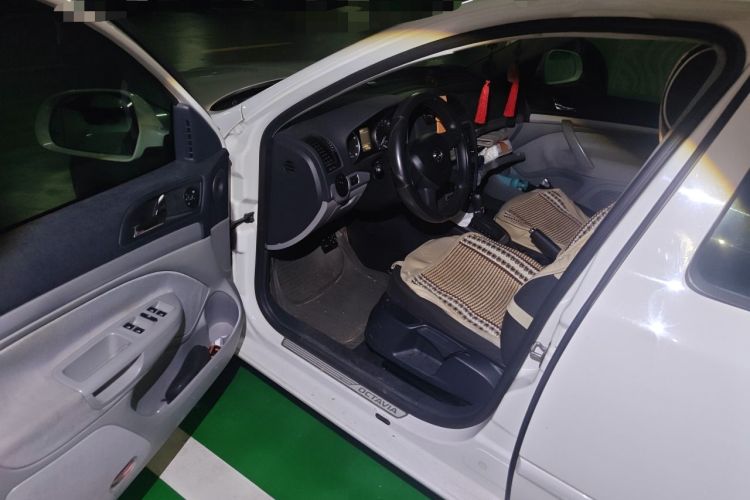 Used Skoda Octavia 2014 1.6L Automatic Yijie Edition Driver Seat