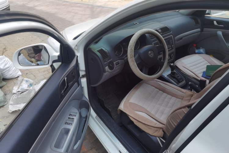 Used Skoda Octavia 2014 1.6L Automatic Yijun Edition Driver Seat