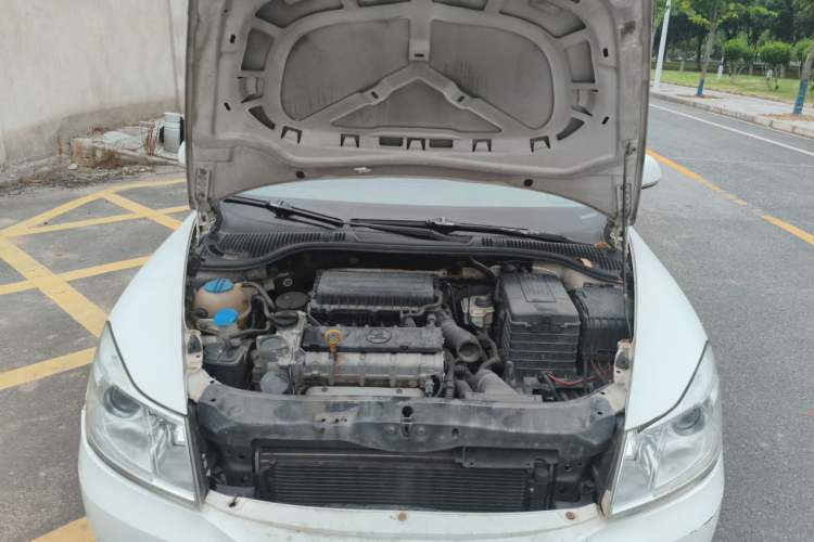 Used Skoda Octavia 2014 1.6L Automatic Yijie Edition Engine Bay