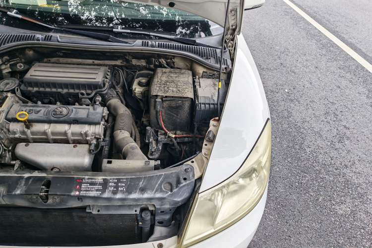 Used Skoda Octavia 2014 1.6L Automatic Yijie Edition Engine Bay Left