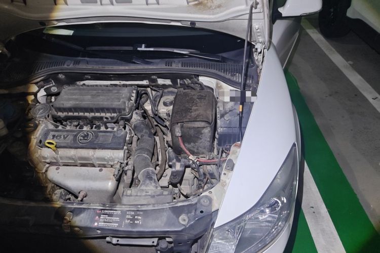 Used Skoda Octavia 2014 1.6L Automatic Yijie Edition Engine Bay Left