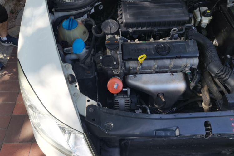 Used Skoda Octavia 2014 1.6L Manual Yijie Edition Engine Bay Right