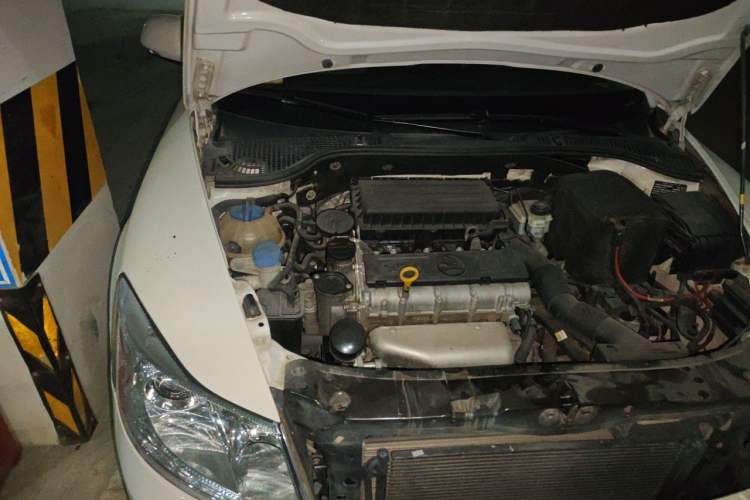 Used Skoda Octavia 2014 1.6L Manual Yijun Edition Engine Bay Right