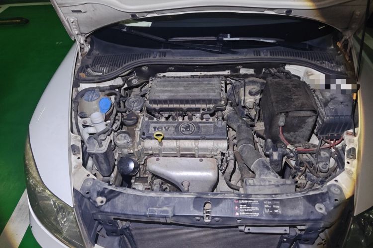 Used Skoda Octavia 2014 1.6L Automatic Yijie Edition Engine Bay Right