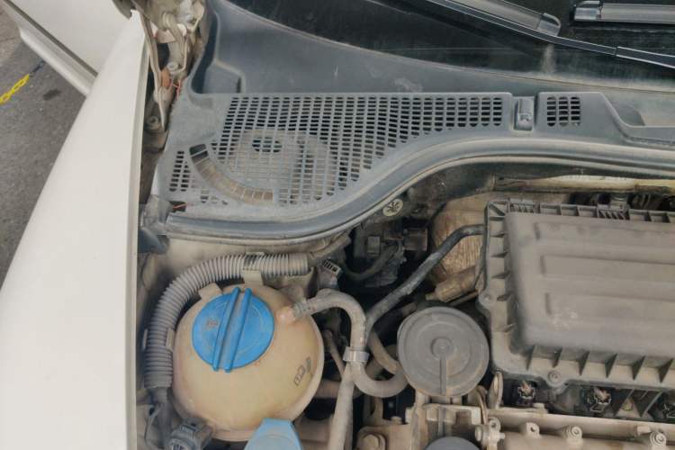 Used Skoda Octavia 2014 1.6L Manual Yijun Edition Engine Bay Right