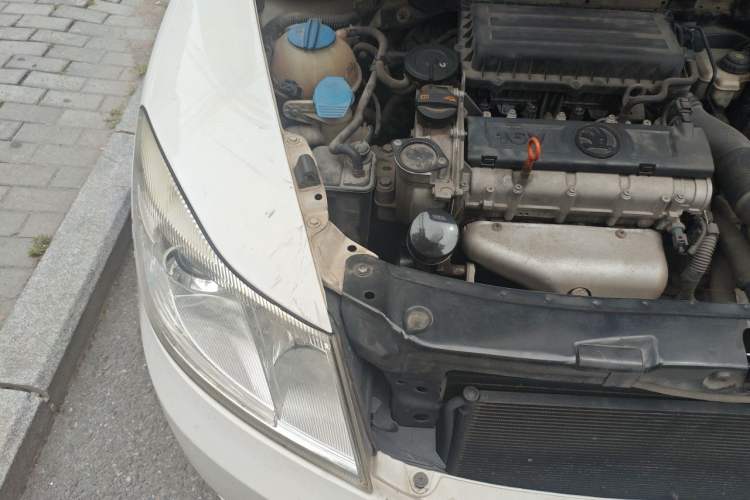 Used Skoda Octavia 2014 1.6L Automatic Yijun Edition Engine Bay Right