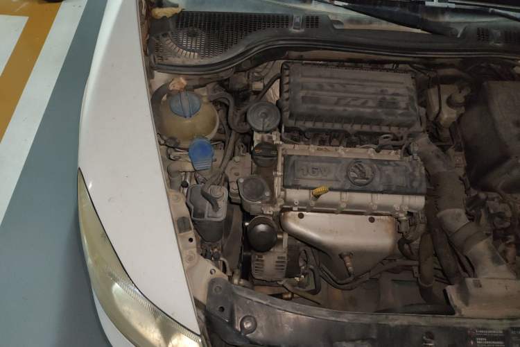Used Skoda Octavia 2014 1.6L Manual Yijie Edition Engine Bay Right