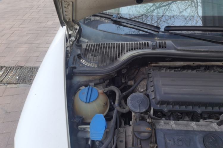 Used Skoda Octavia 2014 1.6L Automatic Yijun Edition Engine Bay Right