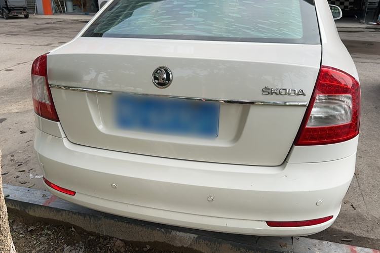Used Skoda Octavia 2014 1.6L Automatic Eado Edition Exterior 4