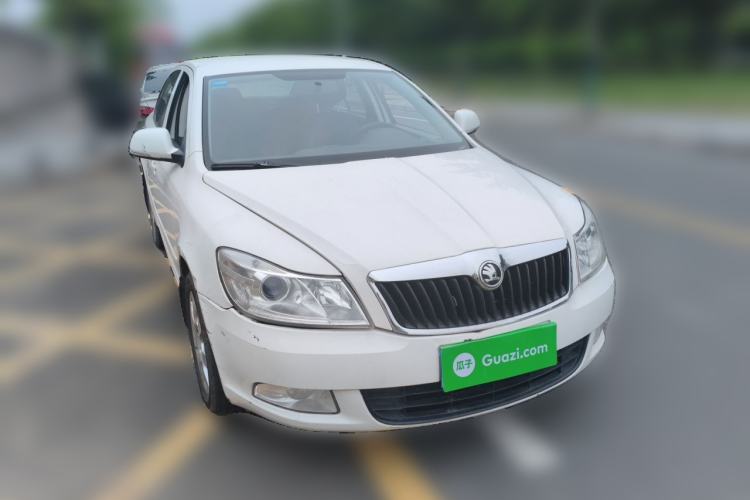 Used Skoda Octavia 2014 1.6L Automatic Yijie Edition Front Right 45 Deg