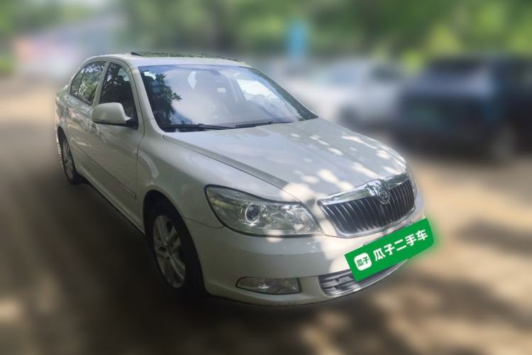 Used Skoda Octavia 2014 1.6L Manual Yijun Edition Front Right 45 Deg