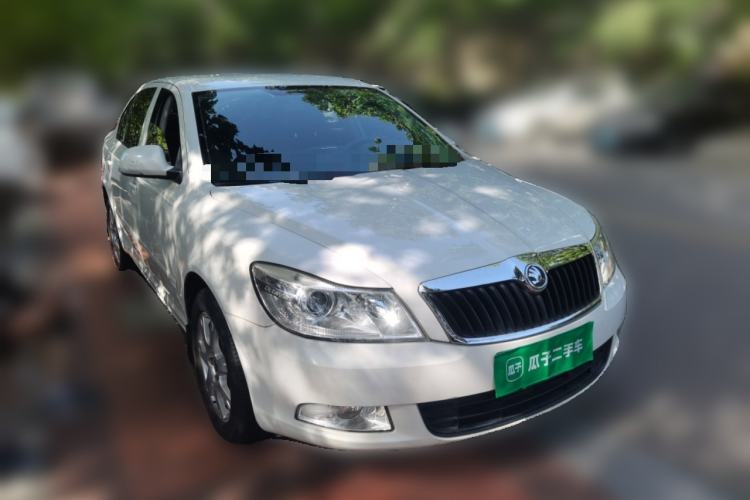Used Skoda Octavia 2014 1.6L Manual Yijie Edition Front Right 45 Deg