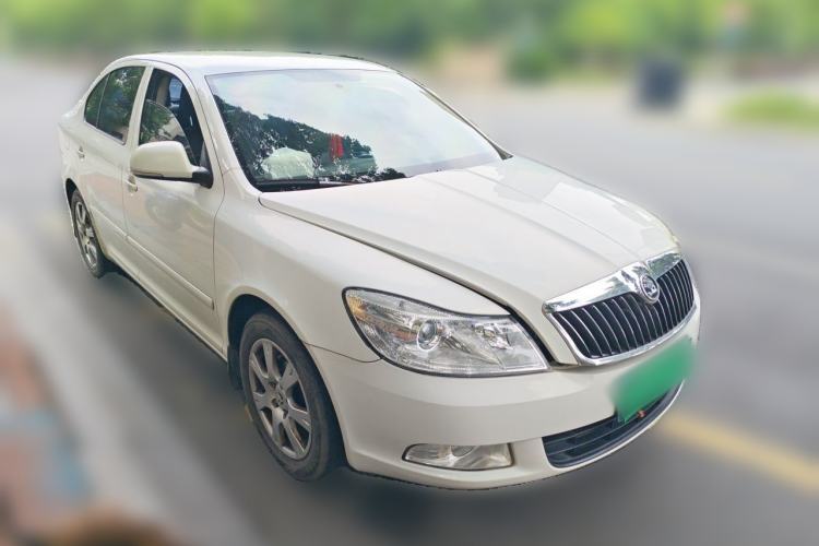 Used Skoda Octavia 2014 1.6L Automatic Yijie Edition Front Right 45 Deg