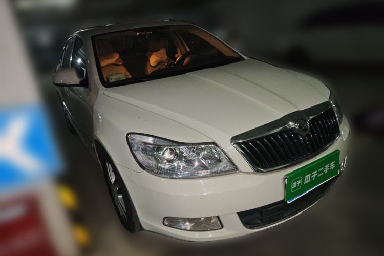 Used Skoda Octavia 2014 1.6L Manual Yijun Edition Front Right 45 Deg