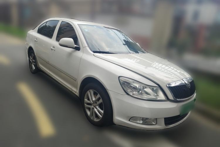 Used Skoda Octavia 2014 1.6L Automatic Yijun Edition Front Right 45 Deg