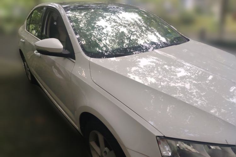 Used Skoda Octavia 2014 1.4TSI DSG Eado Edition Front Right 45 Deg