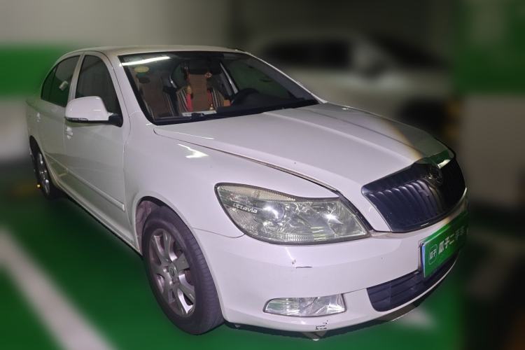 Used Skoda Octavia 2014 1.6L Automatic Yijie Edition Front Right 45 Deg