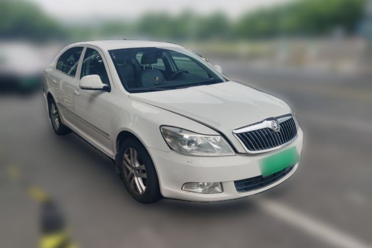 Used Skoda Octavia 2014 1.6L Manual Yijun Edition Front Right 45 Deg