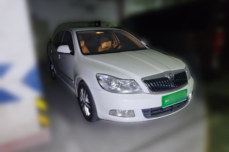 Used Skoda Octavia 2014 1.6L Manual Yijun Edition Front Right 45 Deg
