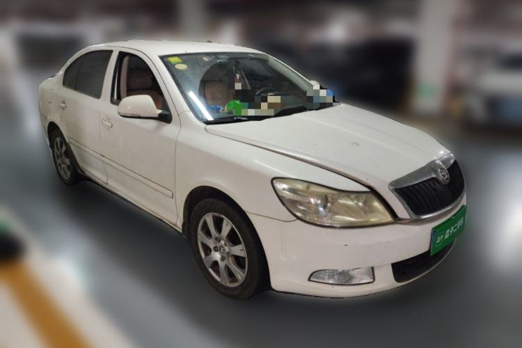 Used Skoda Octavia 2014 1.6L Manual Yijie Edition Front Right 45 Deg